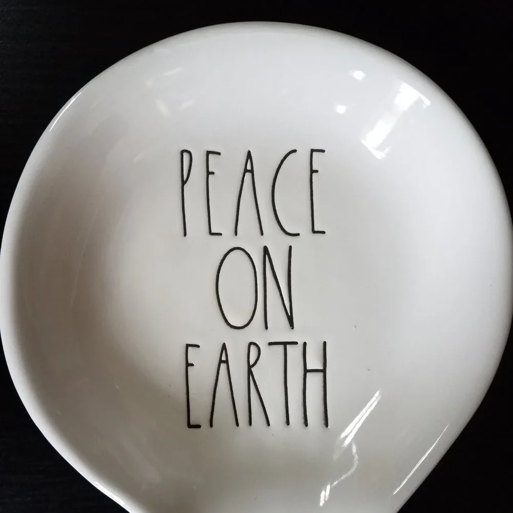NEW‎ Rae Dunn Peace On Earth Spoon Rest!